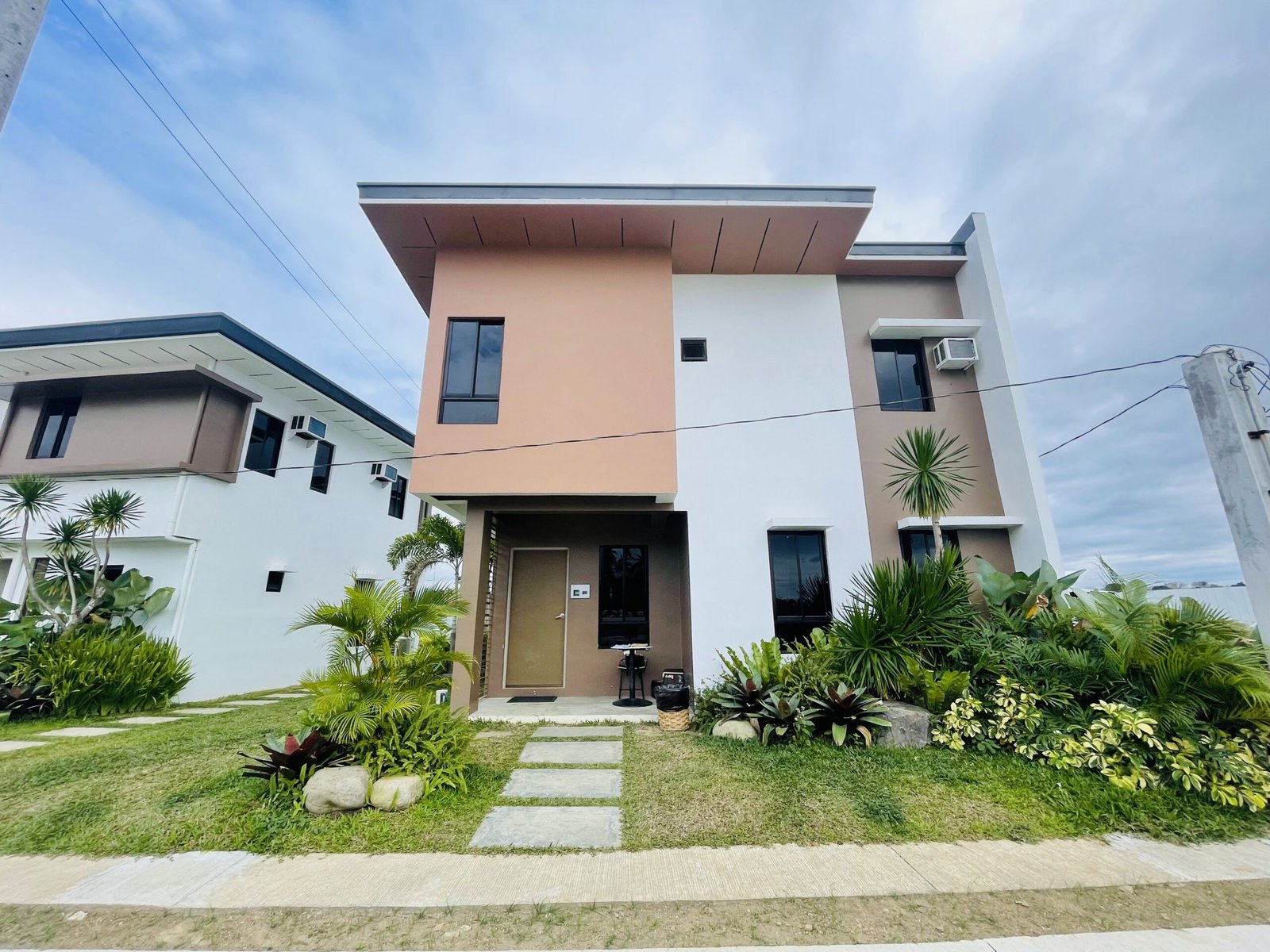 103 SQM SINGLE DETACHED HOUSE IN BATANGAS