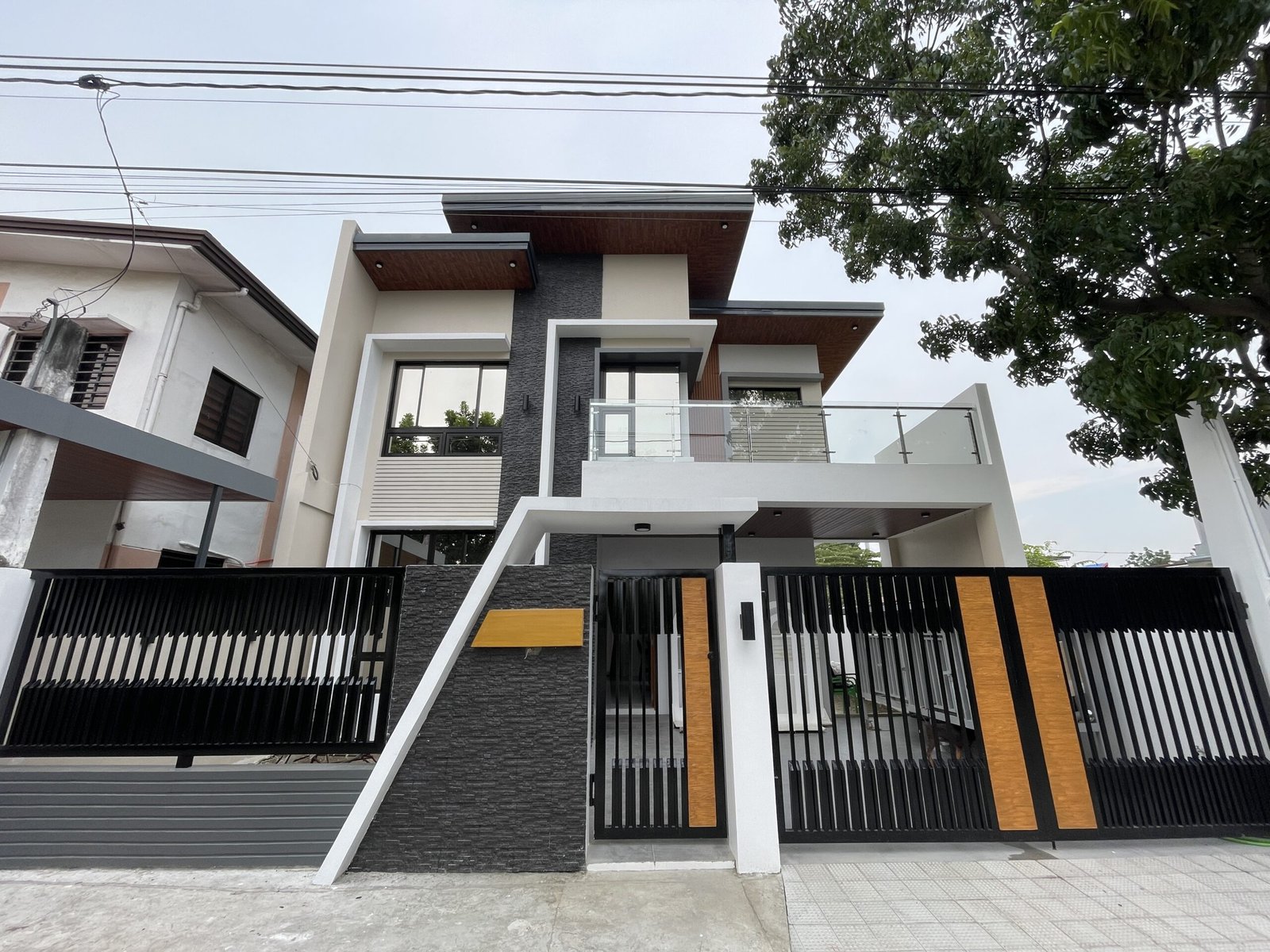 4BR Modern Design Home Semi Furnished in South Springs, Biñan, Laguna