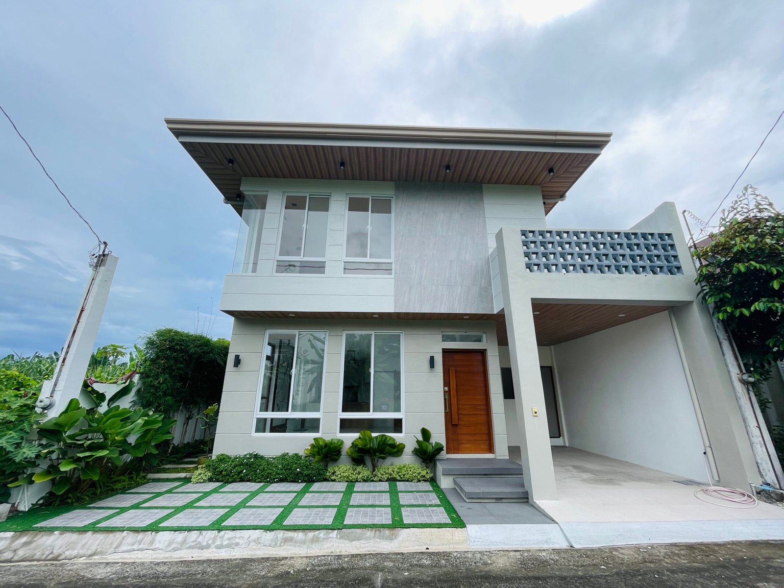 4BR Modern Design House and Lot for Sale in Laguna Belair 4, Sta. Rosa, Laguna