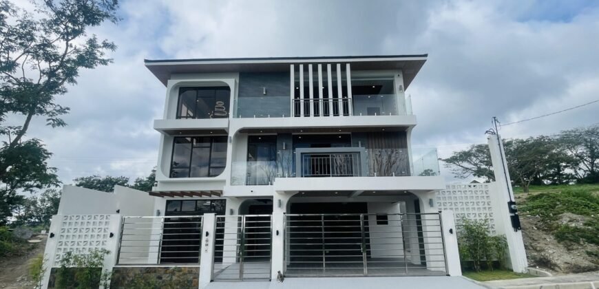 Luxurious Modern Design Tagaytay Home with a Direct View of Taal Lake