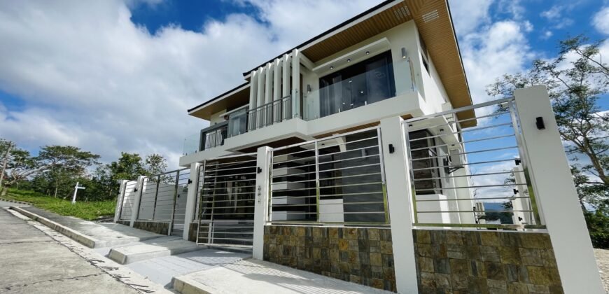 Luxurious Modern Design Tagaytay Home with a Direct View of Taal Lake