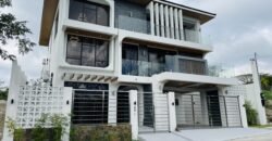 Luxurious Modern Design Tagaytay Home with a Direct View of Taal Lake