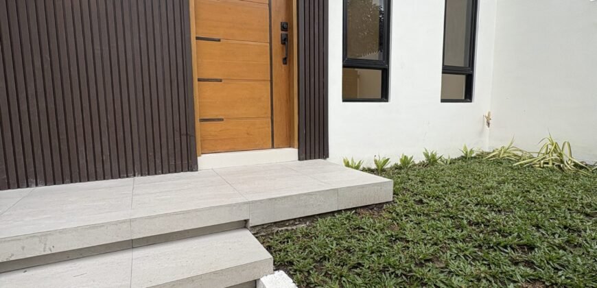 4-Bedroom Modern House for Sale | Sta. Rosa, Laguna 4-Bedroom Modern House for Sale | Sta. Rosa, Laguna