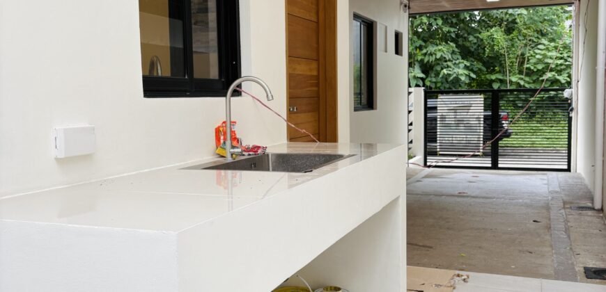 4-Bedroom Modern House for Sale | Sta. Rosa, Laguna 4-Bedroom Modern House for Sale | Sta. Rosa, Laguna