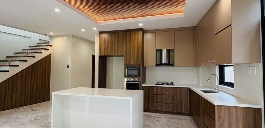 Tagaytay House for Sale – 4BR Modern Home with Roof Deck & Entertainment Room