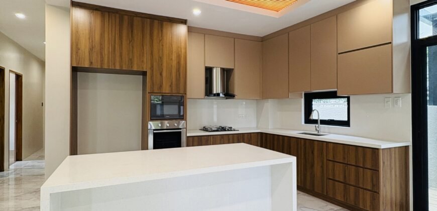 Tagaytay House for Sale – 4BR Modern Home with Roof Deck & Entertainment Room