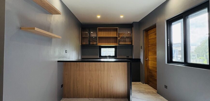 Tagaytay House for Sale – 4BR Modern Home with Roof Deck & Entertainment Room