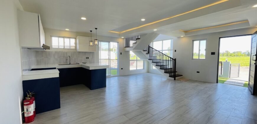 Modern 3-Bedroom Corner Home for Sale in West Wing Residences, Sta. Rosa, Laguna Modern 3-Bedroom Corner Home for Sale in West Wing Residences, Sta. Rosa, Laguna