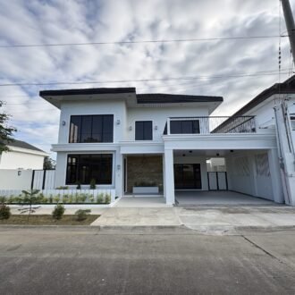 Brand New 4 Bedroom House for Sale in South Forbes Silang Cavite | Chateau De Paris