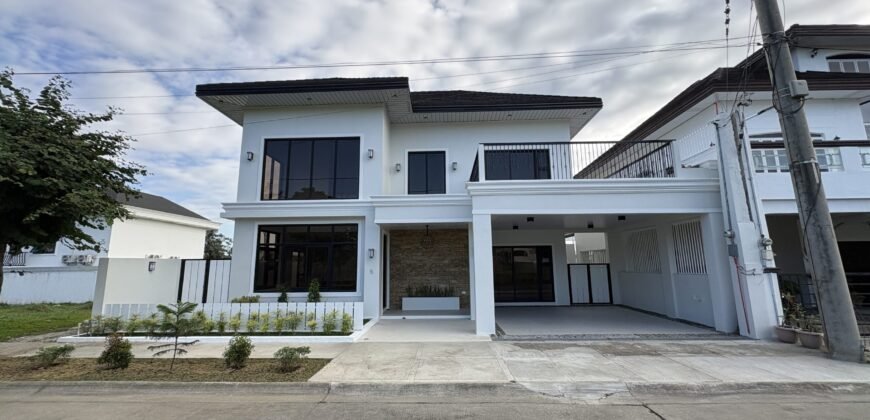 Brand New 4 Bedroom House for Sale in South Forbes Silang Cavite | Chateau De Paris