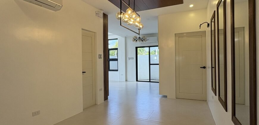 Brand New 4 Bedroom House for Sale in South Forbes Silang Cavite | Chateau De Paris