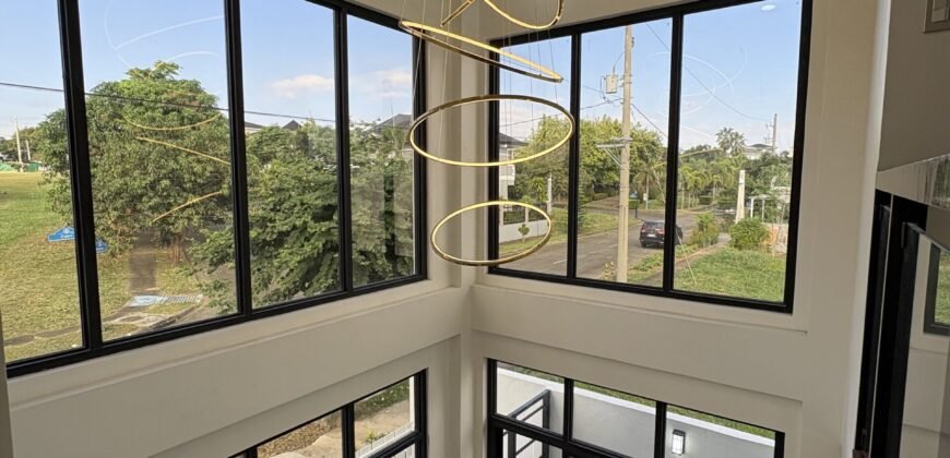 Brand New 4 Bedroom House for Sale in South Forbes Silang Cavite | Chateau De Paris