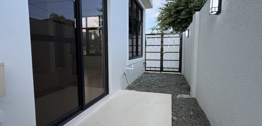 Brand New 4 Bedroom House for Sale in South Forbes Silang Cavite | Chateau De Paris