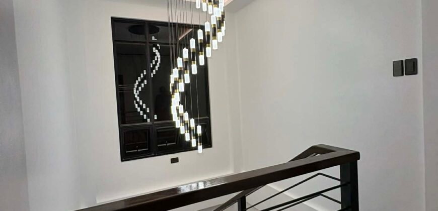 Modern Contemporary 2-Storey House for Sale in Jubilation West