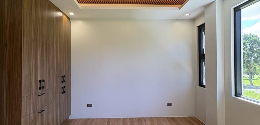 5BR Modern Pool Home for Sale in Royale Tagaytay