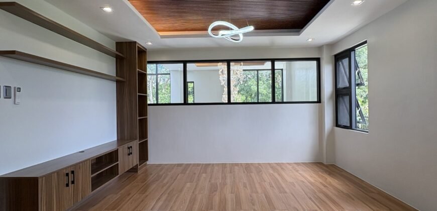 5BR Modern Pool Home for Sale in Royale Tagaytay