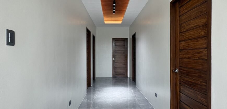 5BR Modern Pool Home for Sale in Royale Tagaytay