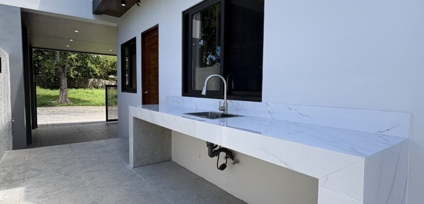 5BR Modern Pool Home for Sale in Royale Tagaytay