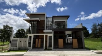 5BR Modern Pool Home for Sale in Royale Tagaytay