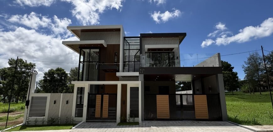 5BR Modern Pool Home for Sale in Royale Tagaytay