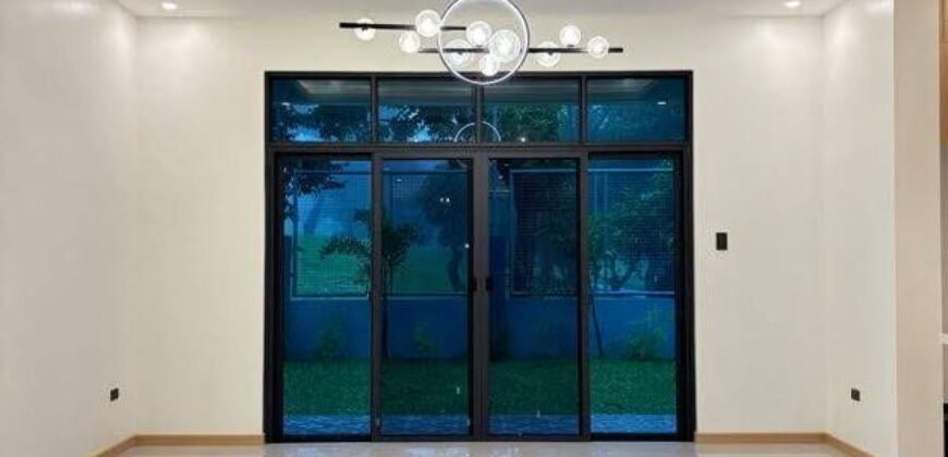Modern Fairway Vacation Home in Royale Tagaytay Estates