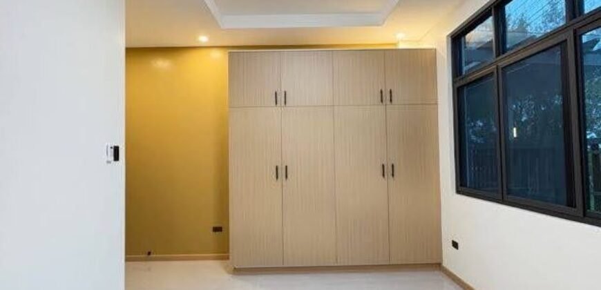 Modern Fairway Vacation Home in Royale Tagaytay Estates