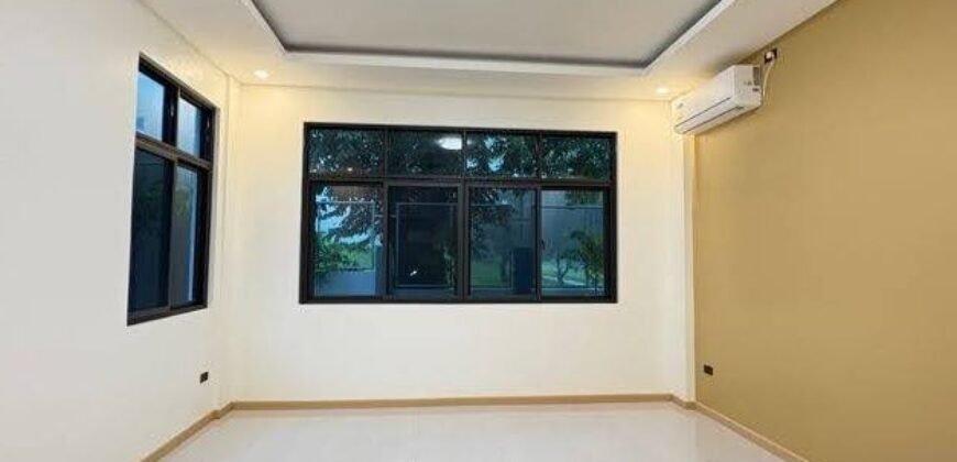 Modern Fairway Vacation Home in Royale Tagaytay Estates
