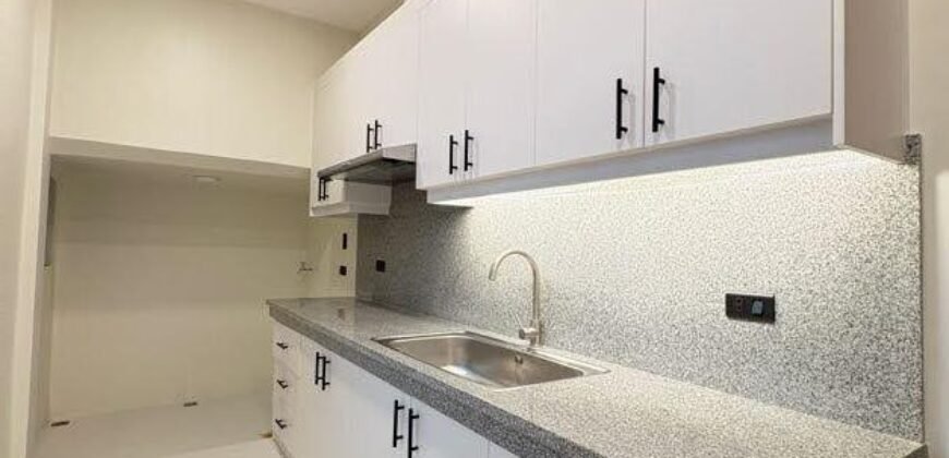 Modern Fairway Vacation Home in Royale Tagaytay Estates