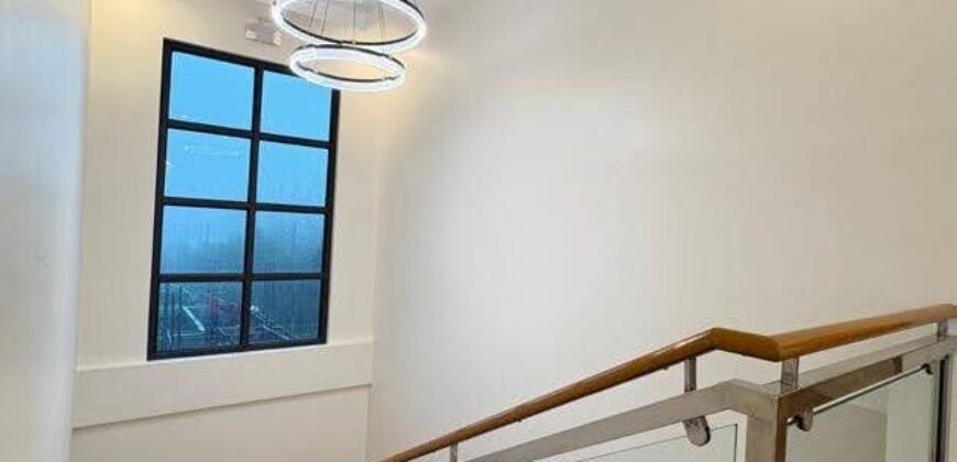 Modern Fairway Vacation Home in Royale Tagaytay Estates