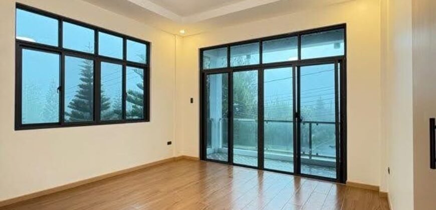 Modern Fairway Vacation Home in Royale Tagaytay Estates
