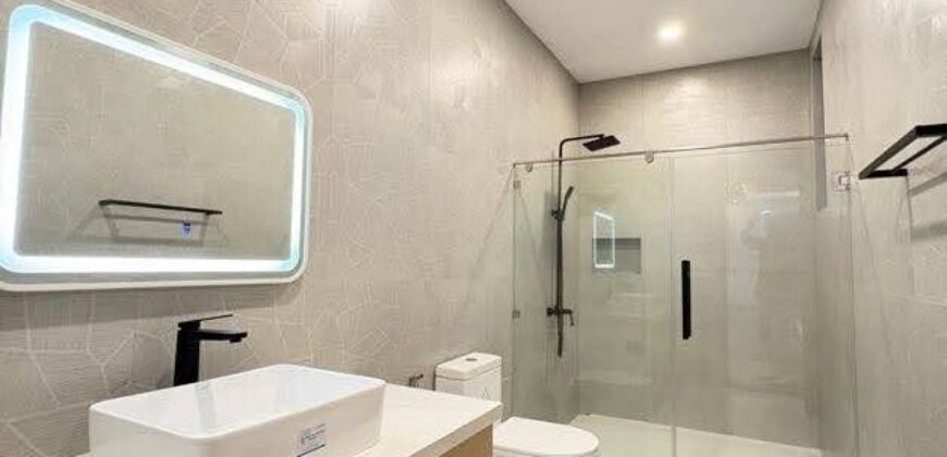 Modern Fairway Vacation Home in Royale Tagaytay Estates