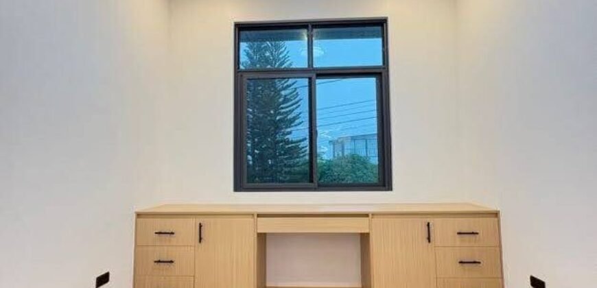 Modern Fairway Vacation Home in Royale Tagaytay Estates