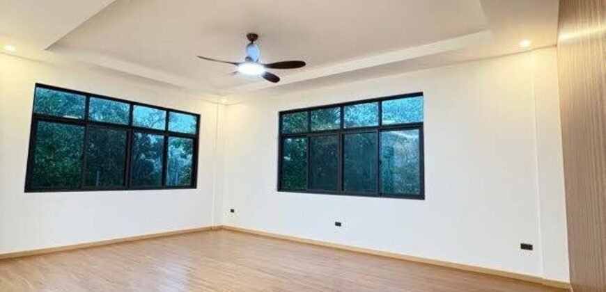 Modern Fairway Vacation Home in Royale Tagaytay Estates