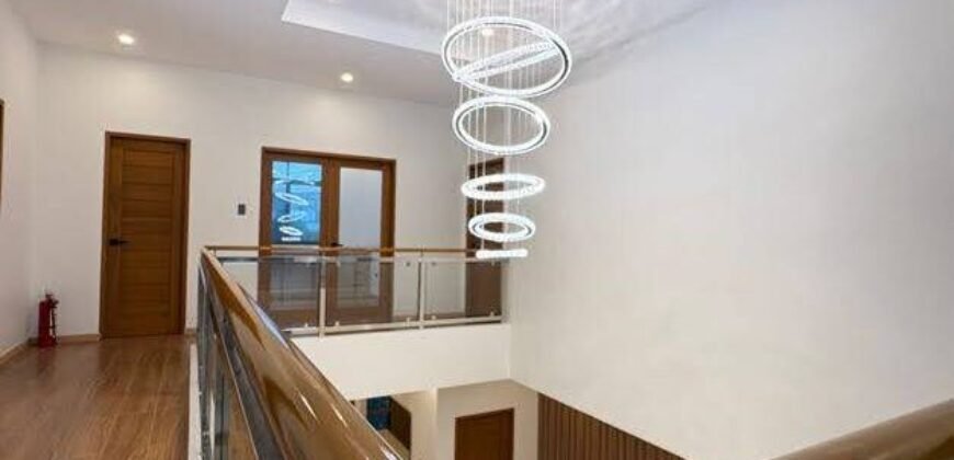 Modern Fairway Vacation Home in Royale Tagaytay Estates