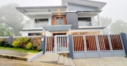 Modern Fairway Vacation Home in Royale Tagaytay Estates