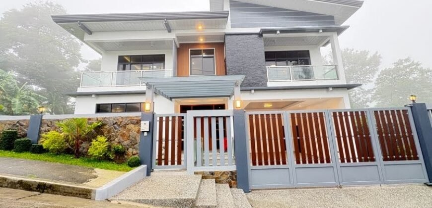 Modern Fairway Vacation Home in Royale Tagaytay Estates
