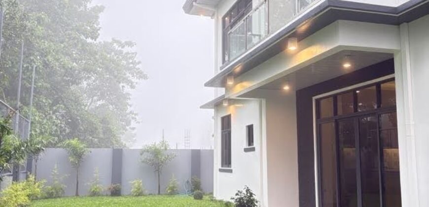 Modern Fairway Vacation Home in Royale Tagaytay Estates