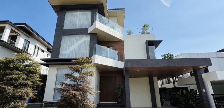 Smart Home Mansion with Pool in Tokyo Mansions, South Forbes