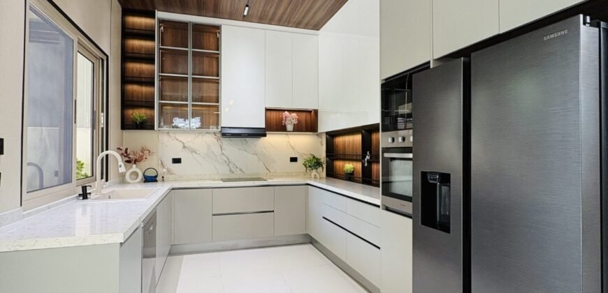 Smart Home Mansion with Pool in Tokyo Mansions, South Forbes