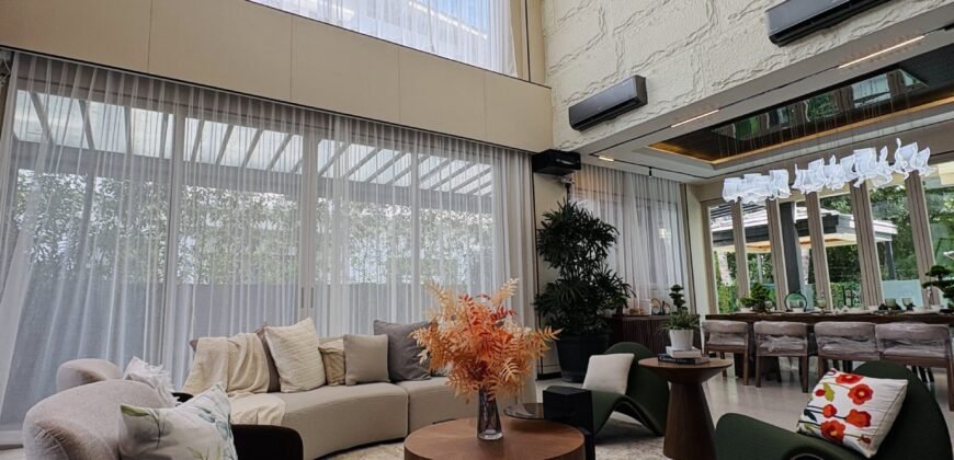 Smart Home Mansion with Pool in Tokyo Mansions, South Forbes