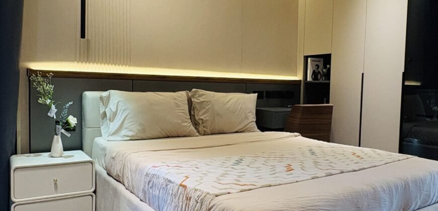Smart Home Mansion with Pool in Tokyo Mansions, South Forbes