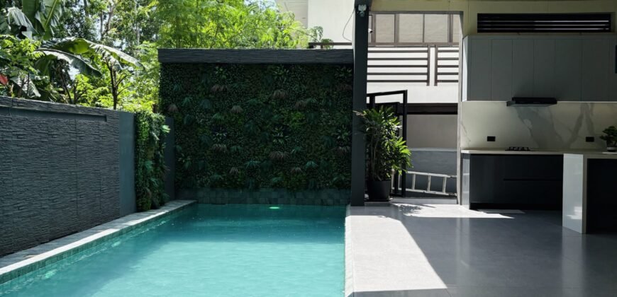 Smart Home Mansion with Pool in Tokyo Mansions, South Forbes
