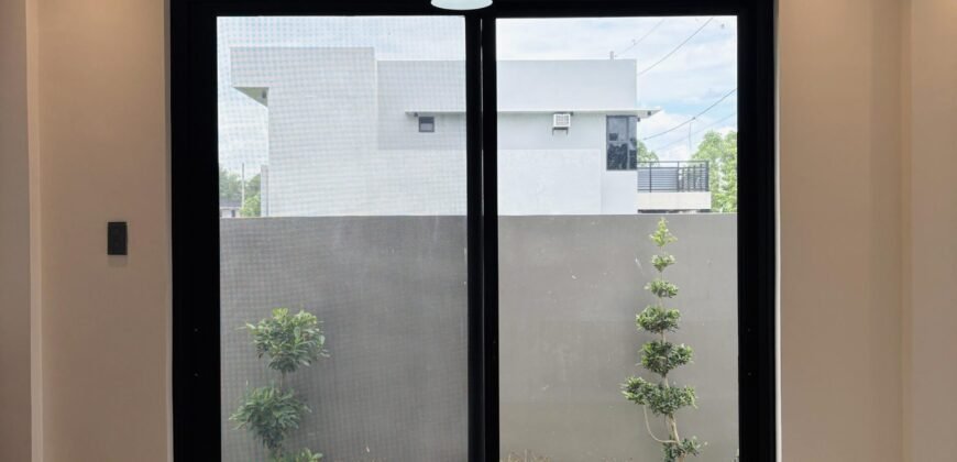 Brand New House with En-Suite Attic in Sonoma Santa Rosa | P21M
