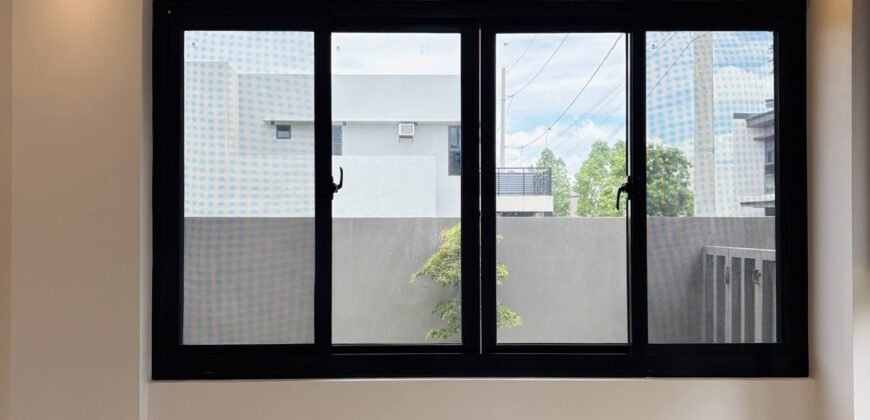 Brand New House with En-Suite Attic in Sonoma Santa Rosa | P21M