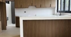 Brand New House with En-Suite Attic in Sonoma Santa Rosa | P21M