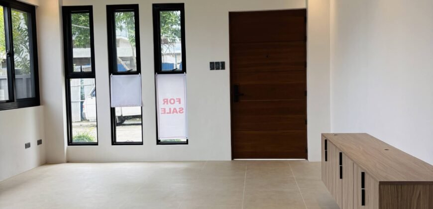 Brand New House with En-Suite Attic in Sonoma Santa Rosa | P21M