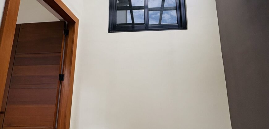 Brand New House with En-Suite Attic in Sonoma Santa Rosa | P21M