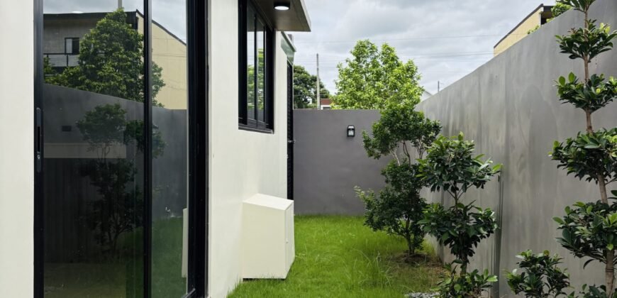 Brand New House with En-Suite Attic in Sonoma Santa Rosa | P21M