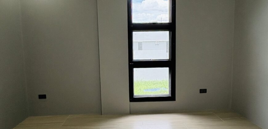 Brand New House with En-Suite Attic in Sonoma Santa Rosa | P21M