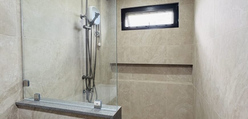 Brand New House with En-Suite Attic in Sonoma Santa Rosa | P21M